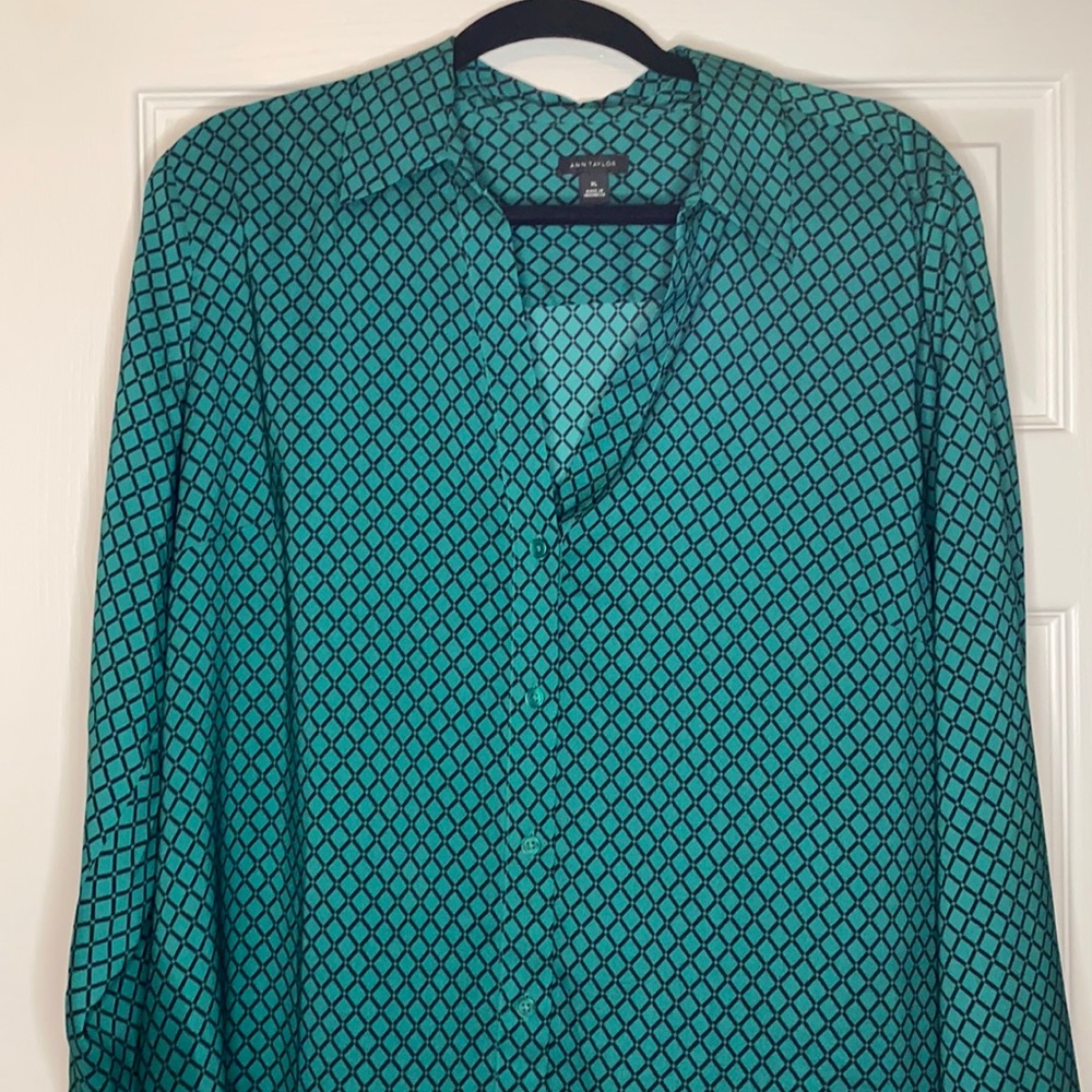 Ann Taylor Emerald and Navy Lattice Print blouse
